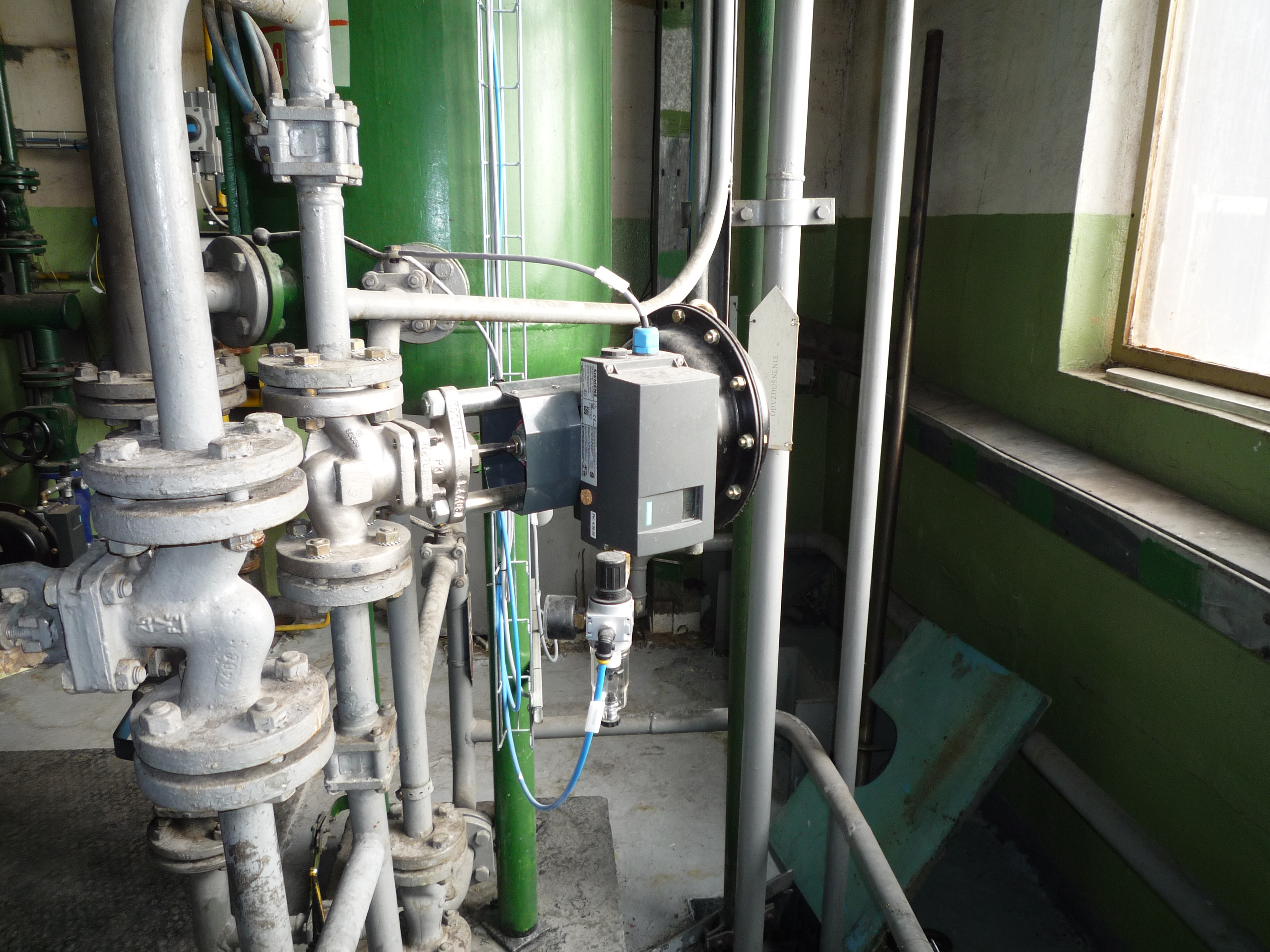 Pneumatický regulačný ventil s korektorom Siemens